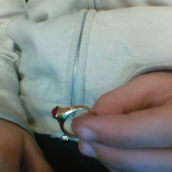 red ruby heart ring - Picture 3 of 3